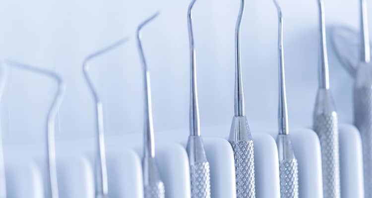 Gingivoplastía. Tratamiento del agrandamiento gingival inducido por placa dentobacteriana con factores locales contribuyentes 